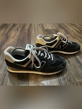 New Balance 574 Core Unisex Men 10 Women 11.5 Athletic Shoes Black/White